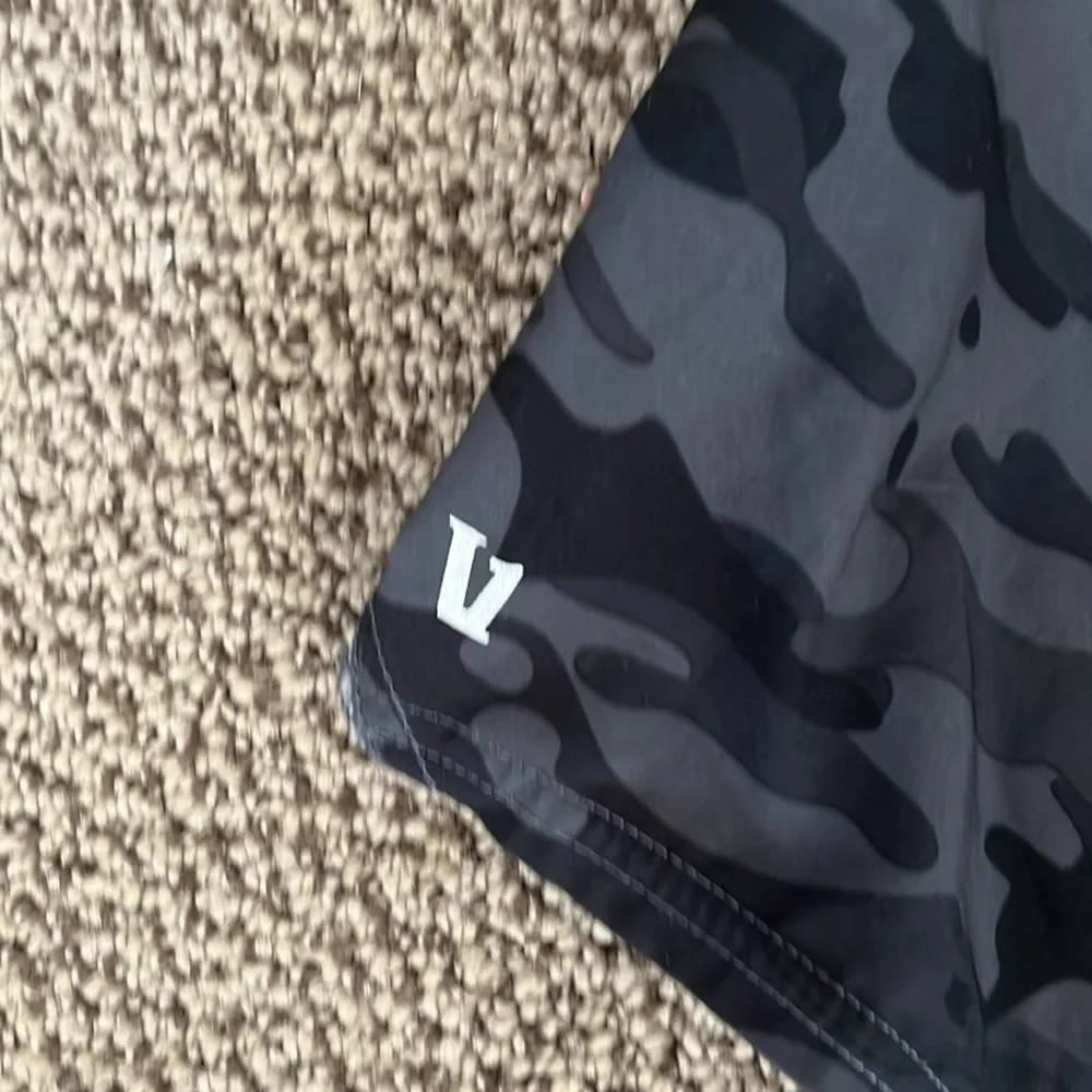 Vuori workout shorts - Picture 5 of 6